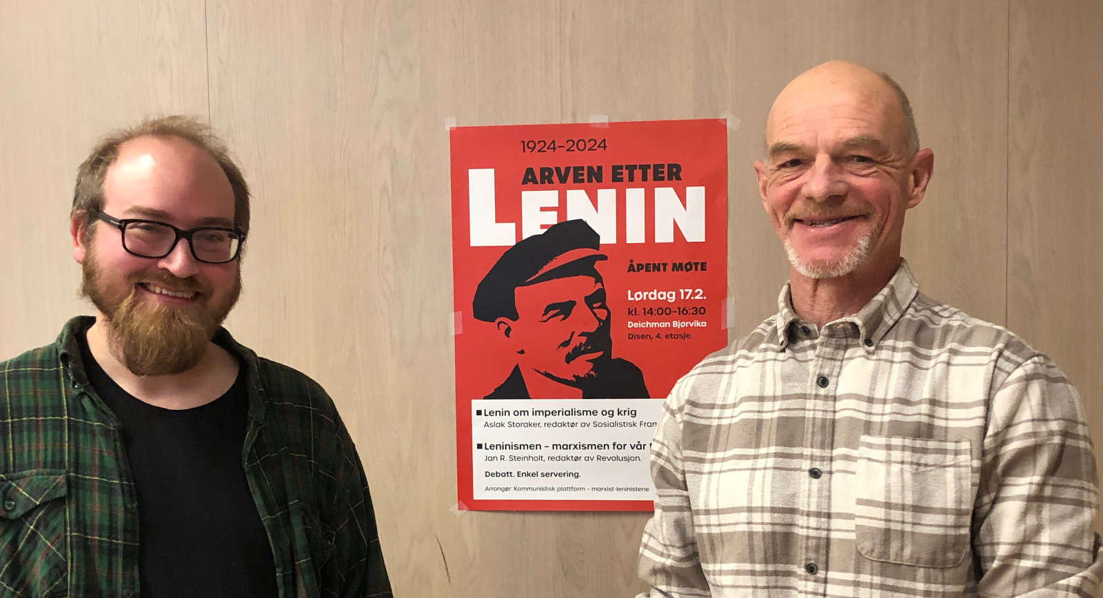  Dei to redaktørane Aslak Storaker og Jan R. Steinholt kunne seia seg godt nøgde med frammøtet. Foto: Revolusjon